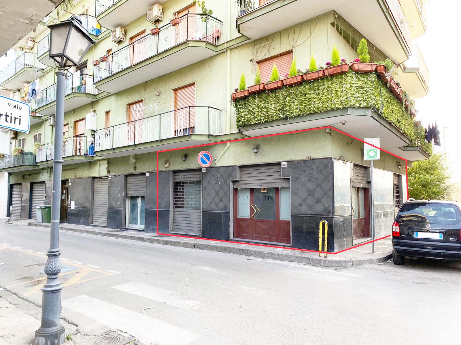 Locale Commerciale 4 vetrine